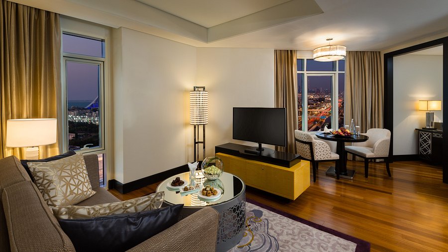 executive-suite-living.jpg
