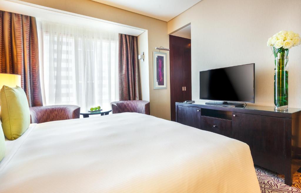 Guest Room with Lounge Access.jpg