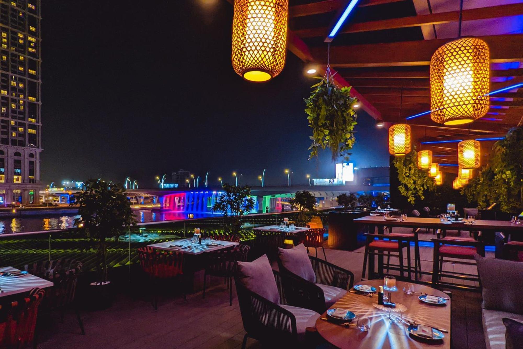Jw-Marriott-Marquis-Hotel-Dubai-Exterior.jpg