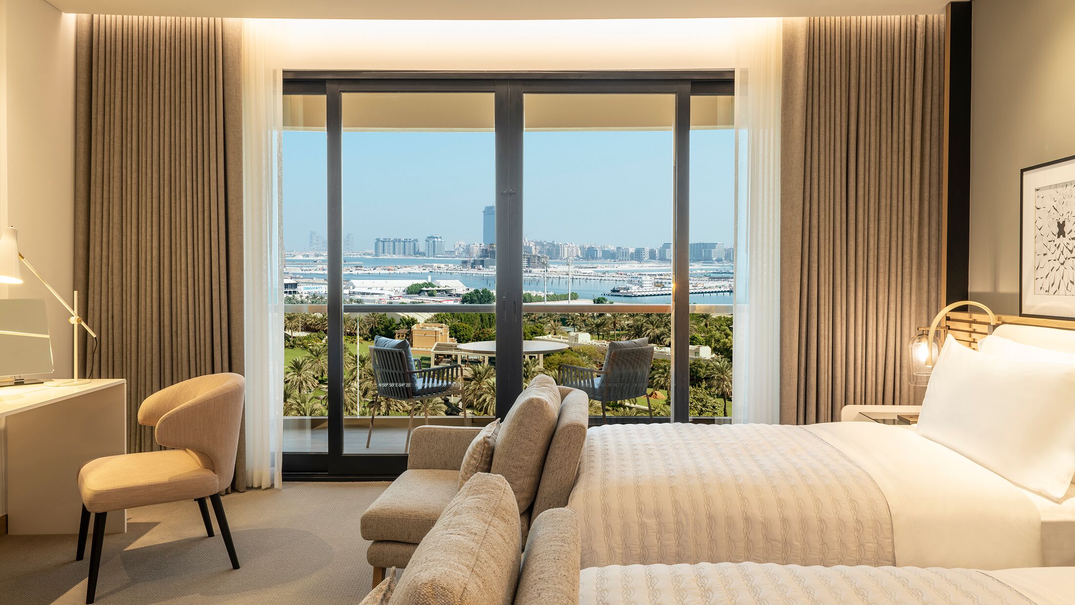 Le-Royal-Meridien-2025-Royal-Club-Room-011-108277-Hybris.jpg