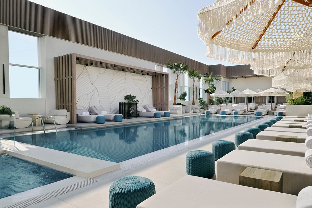 rooftop-pool (2).jpg