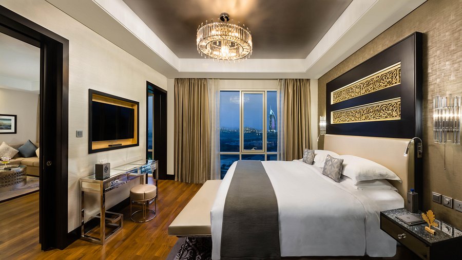 grand-deluxe-bedroom.jpg