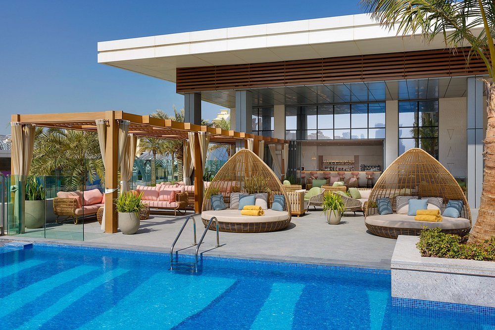 dip-pool-bar-terrace.jpg
