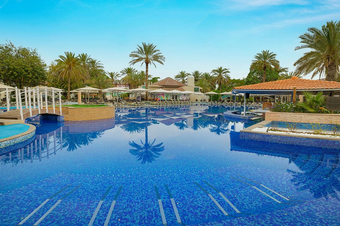 outdoor-pool.jpg