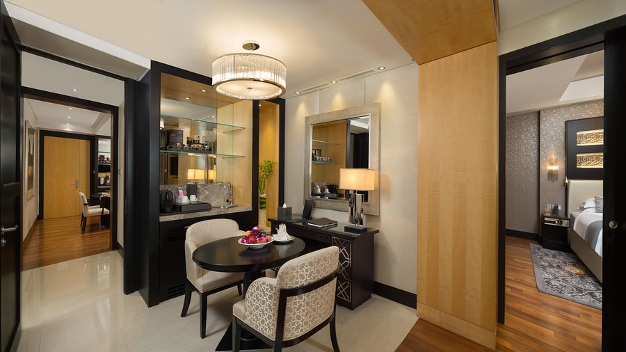 corner-suite-living-room.jpg